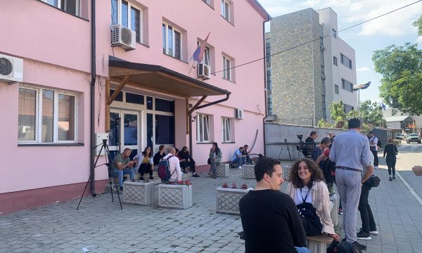 Komuna e Mitrovicës së Veriut: S’ka shtyrje të afatit për lirimin e objektit nga strukturat paralele