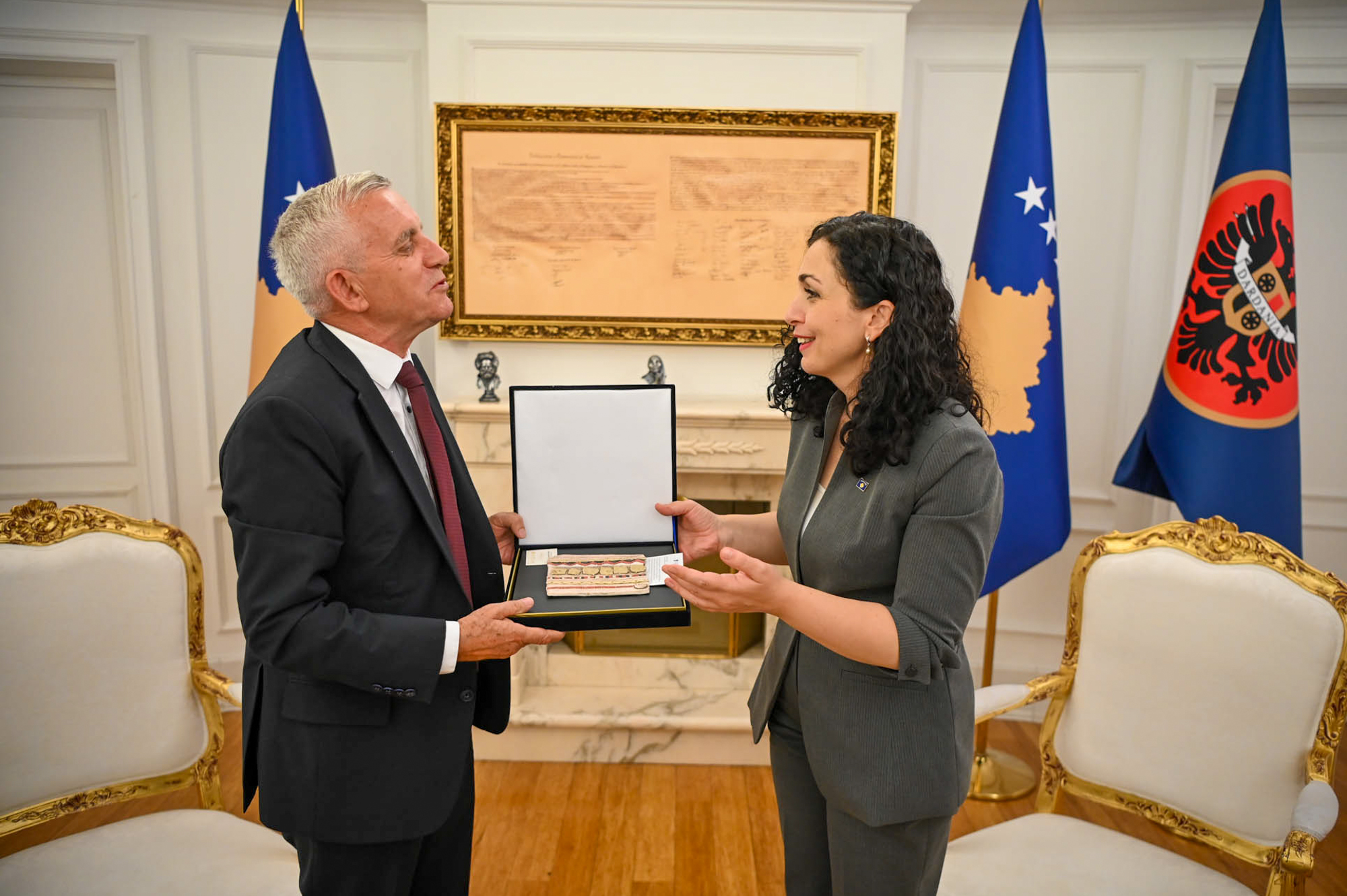 Presidentja Osmani priti në takim lamtumirës ambasadorin e Shqipërisë, Qemal Minxhozi