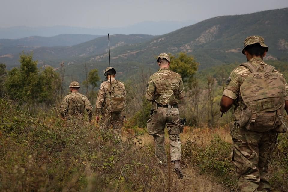 Ushtarët e ardhur britanikë fillojnë patrullimin përgjatë vijës kufitare