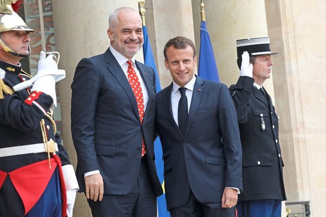 Macron shtyn ardhjen në Tiranë për Samitin e Procesit të Berlinit