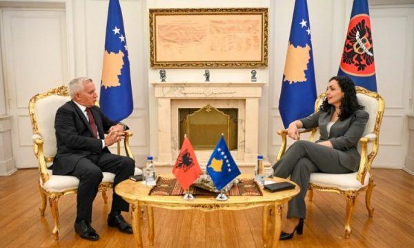 Osmani në takim lamtumirës me Minxhozin, flet për rëndësinë e Shqipërisë: Të jetë zëri i Kosovës aty ku s’kemi përfaqësim