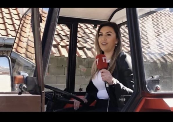 Gruaja 31 vjeçare që nget traktorin, autobusin dhe kamionin (Video)