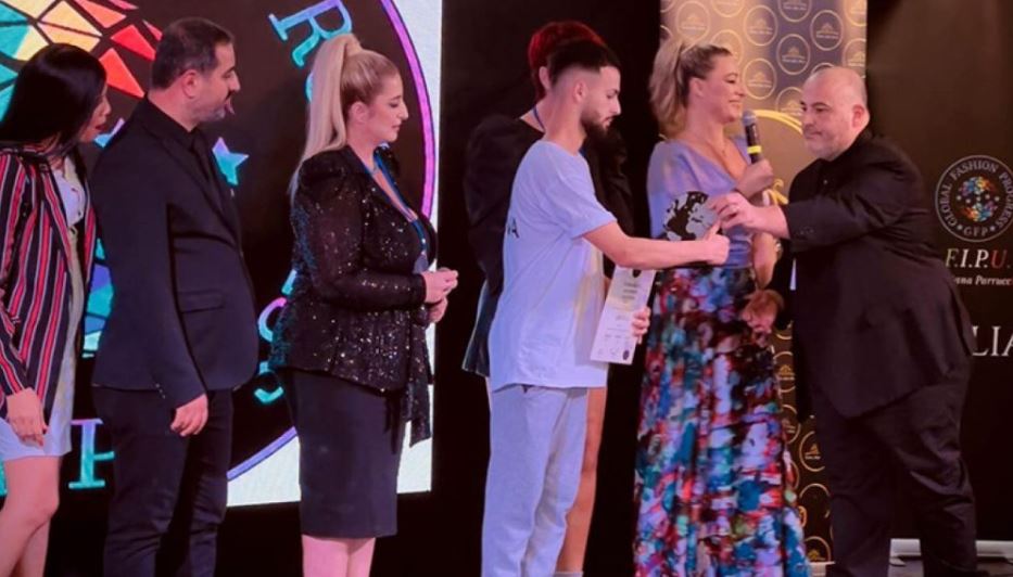 Albian Kryeziu nga Rahoveci fiton vendin e dytë në Festivalin Botëror të Parukierisë dhe Bukurisë
