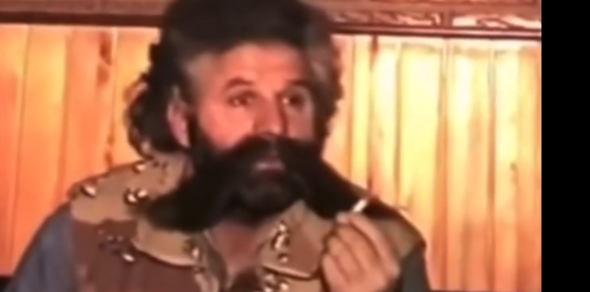 Del videoja e papublikuar më parë e Komandantit Legjendar Adem Jashari në vitin 1996