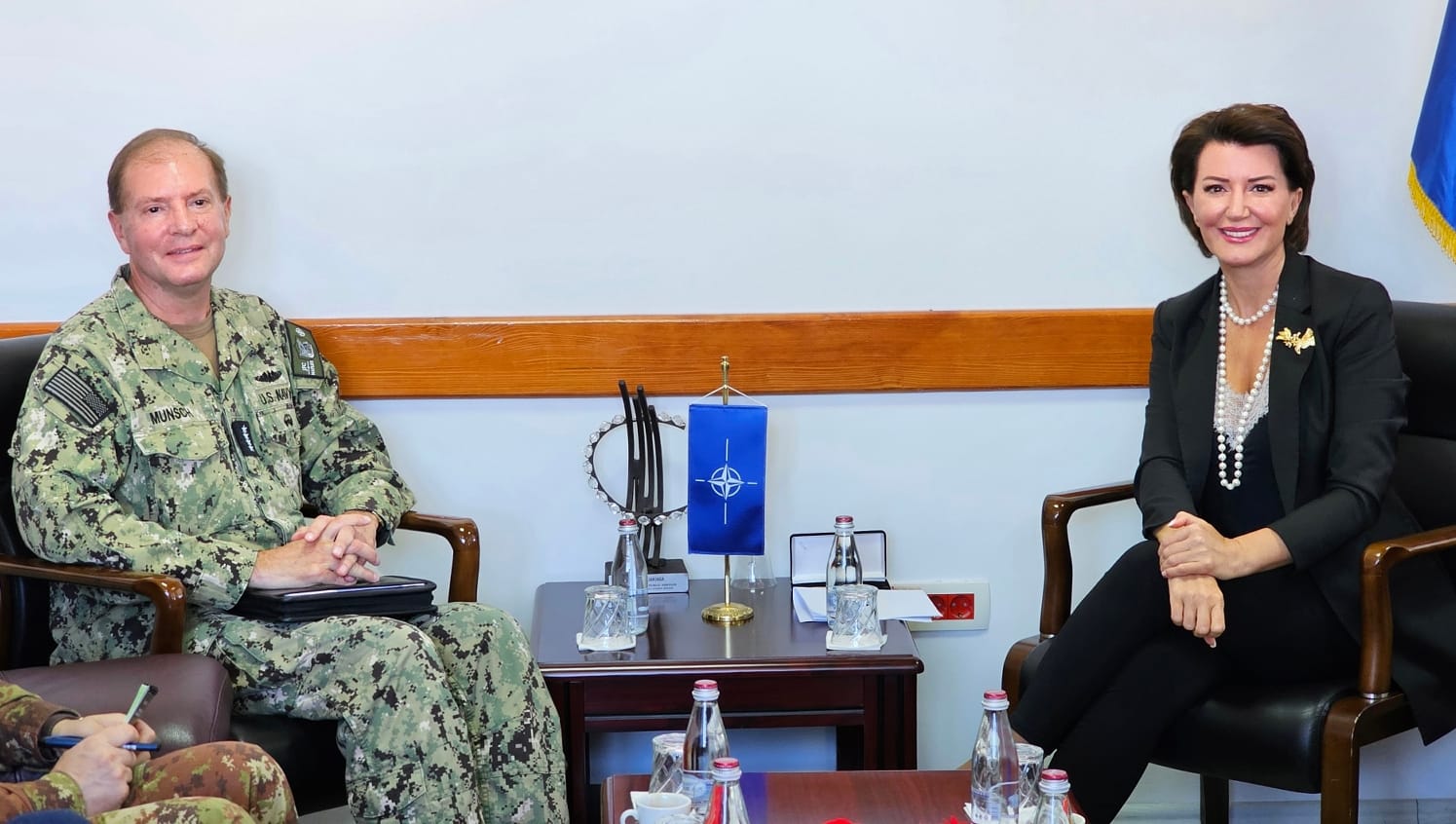 Jahjaga takohet me admiralin e NATO-s: Sulmi terrorist në veri ka ndryshuar thellësisht strukturat e sigurisë në rajon