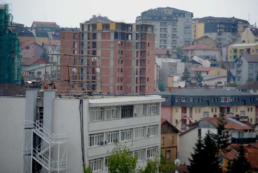 Shpërlanë para e premtuan banesa që s’u ndërtuan kurrë, arrestohen pesë persona në Pejë