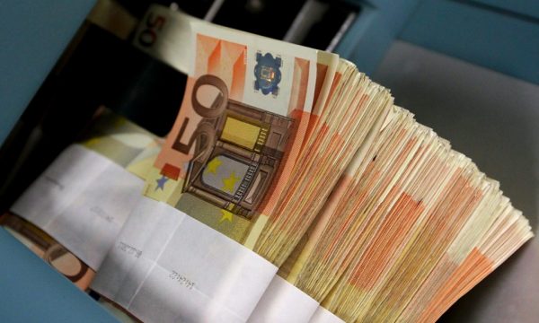 Institucionet mikrofinanciare “rrjepin” qytetarët, inkasojnë 55.5 milionë euro në emër të interesit