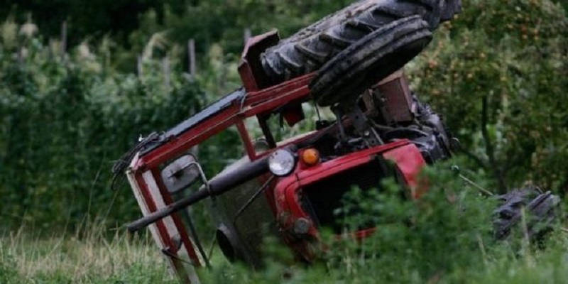 E rëndë në Rahovec: Burri humb jetën pasi rrokulliset me traktor