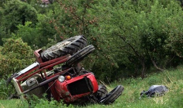 Tragjike: Vdesin dy persona në Novobërdë, u rrokullisën me traktor duke punuar