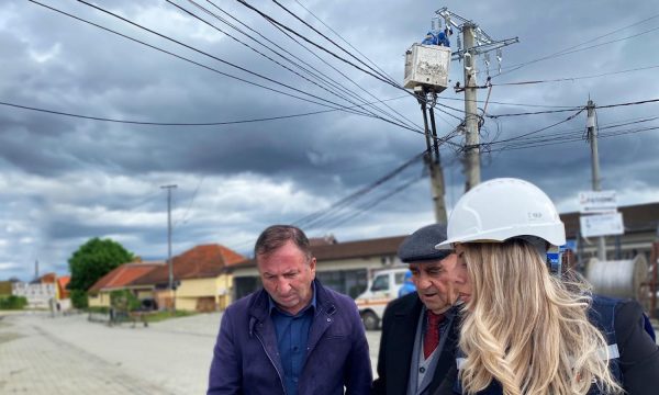Rreth tetë mijë banorë të Gjakovës po bëhen me rrjet të ri elektrik