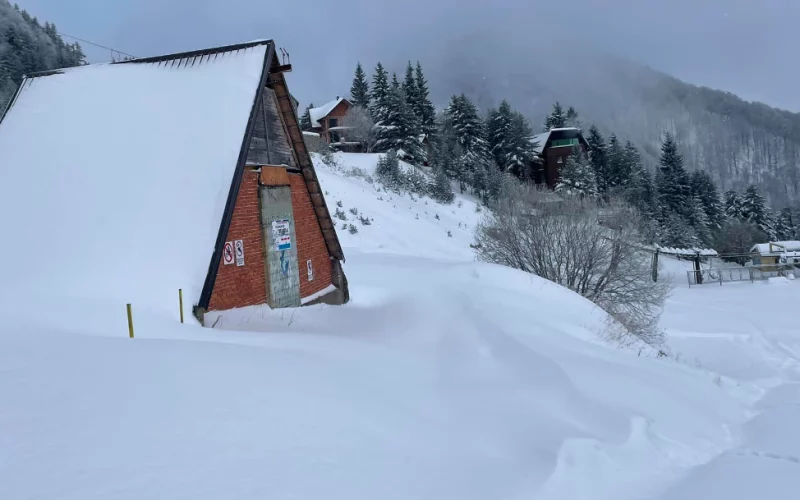 Arrin në 60 centimetra bora në Brezovicë