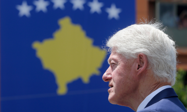 Clinton: Zvicra bëri gjëra të mëdha në luftën e Kosovës