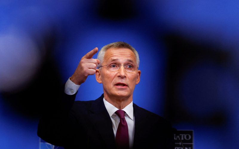 Siguria në veri temë e ministrave të jashtëm të NATO-s, Stoltenberg: Po e shqyrtojmë praninë e “qëndrueshme” në Kosovë