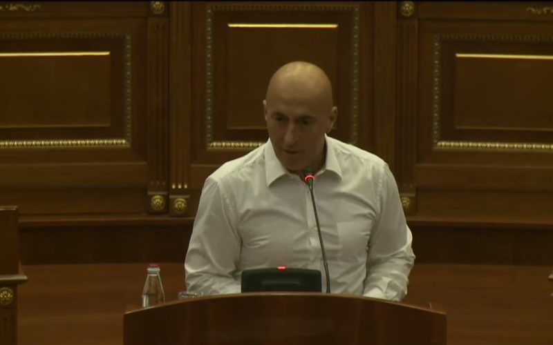 Haradinaj thotë se në Qeverinë Kurti po vidhet me të madhe, fton Prokurorinë të merret me ta