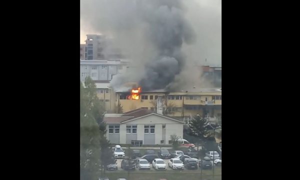 IML-ja kaplohet nga zjarri, punonjësit evakuohen nga ndërtesa