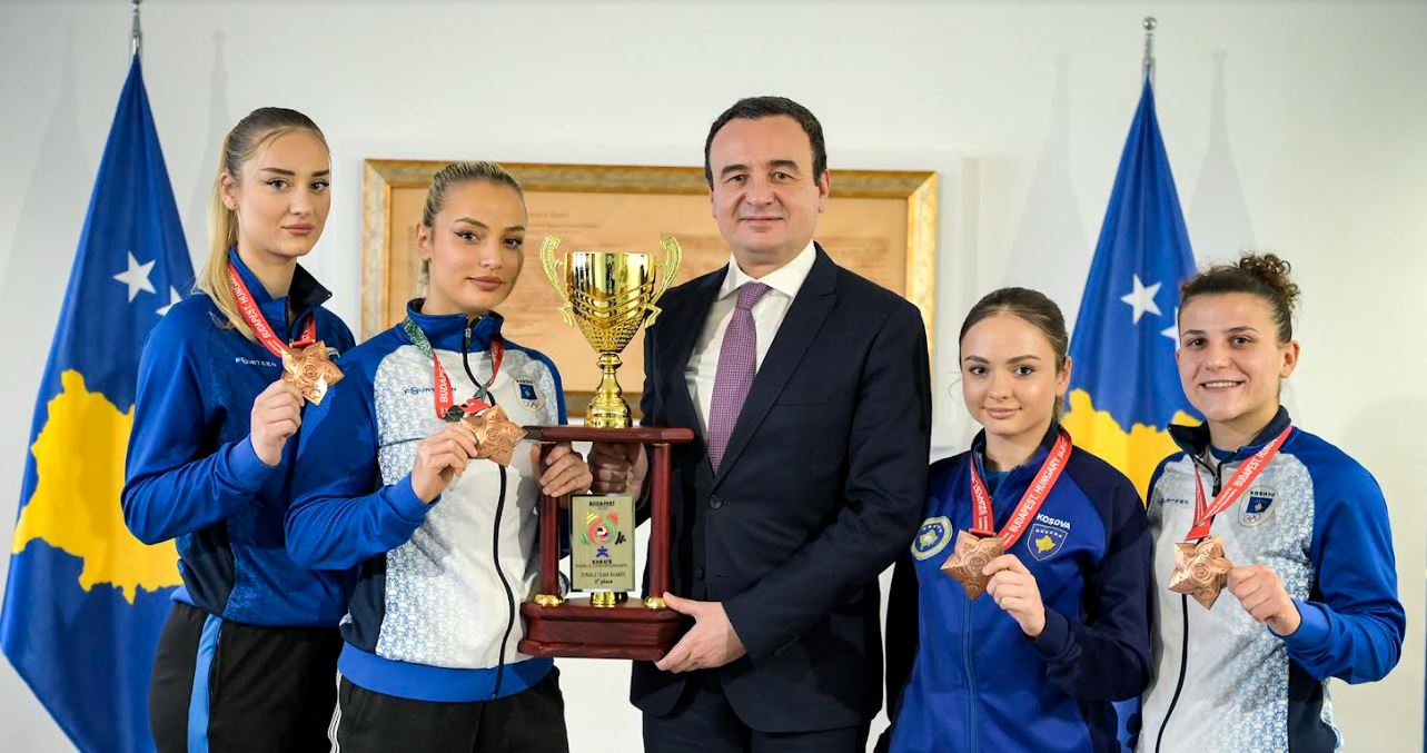 Kurti i mirëpriti karateistet e Kosovës, fituese të medaljes së bronztë në Kampionatin Botëror të Karatesë