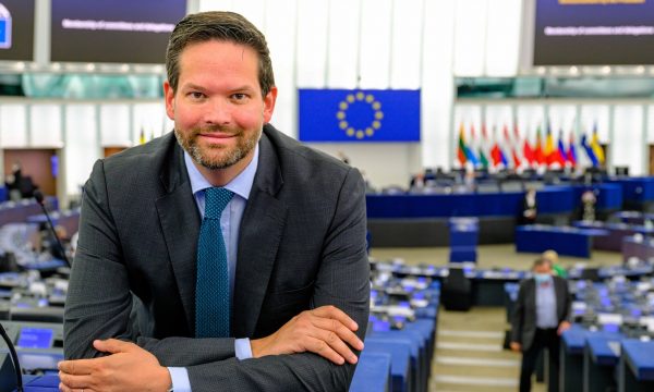 Eurodeputeti austriak: LDK-ja partia që ka nevojë Kosova