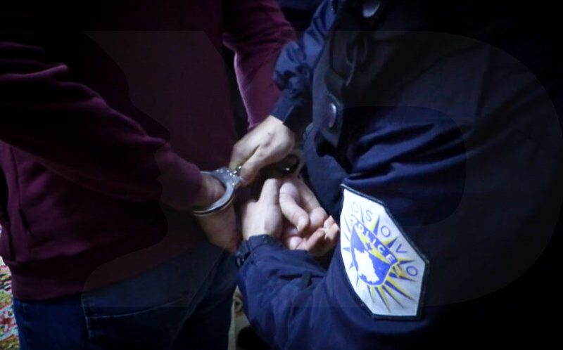 Kërcënoi zyrtarët policorë në Gjakovë, arrestohet i dyshuari