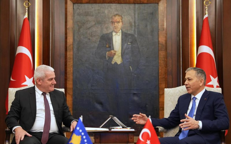 Sveçla falënderon Turqinë për mbështetjen e Kosovës në fushën e sigurisë