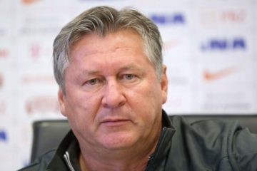 Gazetari Arlind Sadiku: Gliha do të shkarkohet, Kosova është në negociata me këtë trajner