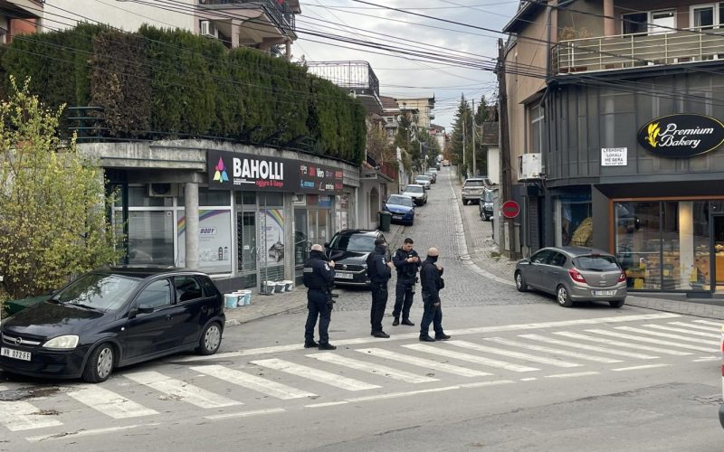 Arratiset një prej të dyshuarve për grabitjen në Suharekë, raportohet se është vëlla me grabitësin e vrarë