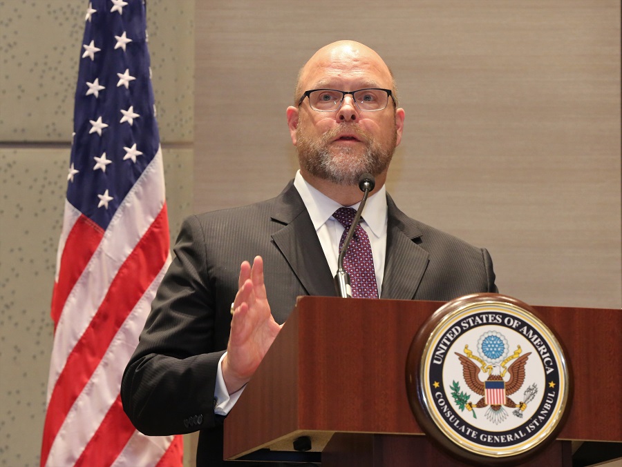 Draft-statuti i Asociacionit – Ambasaori Hovenier thërret konferencë për medie
