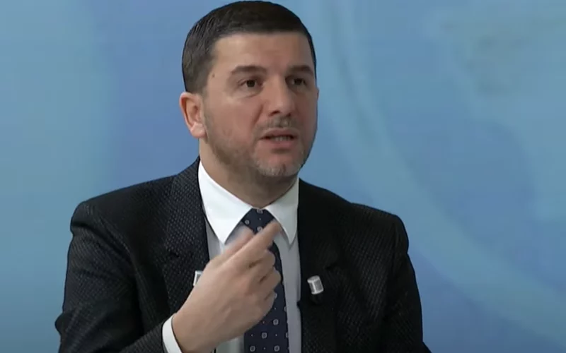 Krasniqi: Kurti e ka të ndaluar të shkojë në SHBA