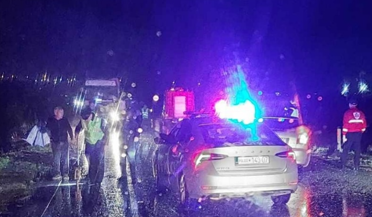 Pamje nga aksidenti tragjik në rrugën Kaçanik-Ferizaj ku mbeti i vdekur një person
