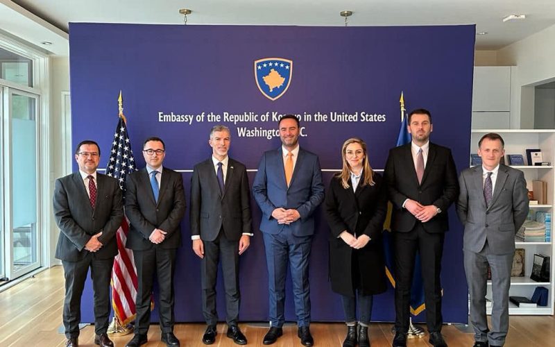 Konjufca shkon në Amerikë – ndalesën e parë e bën në Ambasadën e Republikës së Kosovës