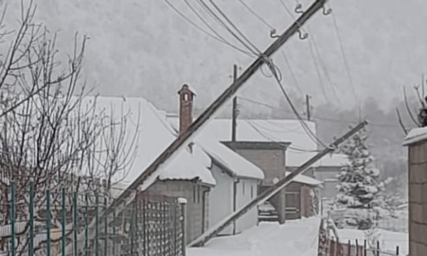 Bora shkakton telashe në një fshat të Dragashit, kërkohet ndërhyrje urgjente e KEDS-it