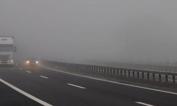 Policia me thirrje: Kujdes gjatë ngasjes në mjegullë