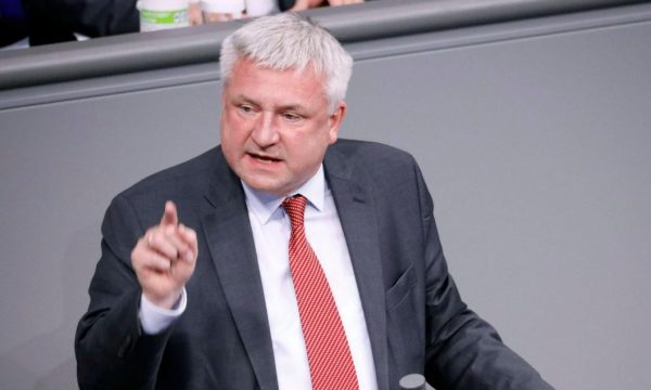 Deputeti gjerman: Skenarë të rrezikshëm si i Banjskës mund të përsëriten derisa në Serbi s’ pranohet ekzistenca e Kosovës