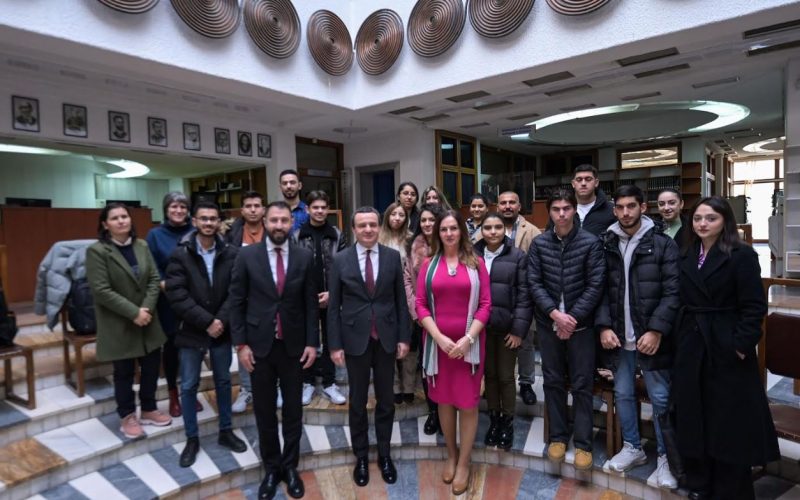 Kurti krenar me studentët bursistë të komuniteteve rom, ashkali dhe egjiptian