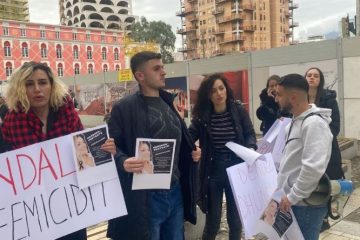 “Drejtësi për Liridonën’’, edhe në Tiranë mbahet protestë për vrasjen e Liridona Ademajt