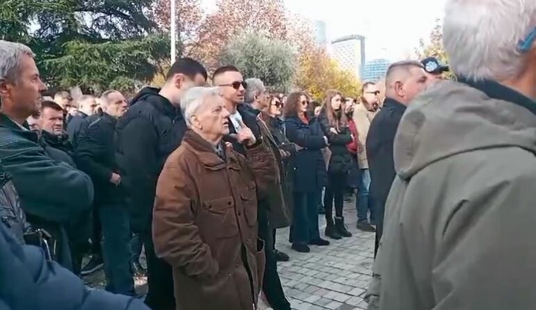 Shqipëri: Protestë para Kuvendit ku pritet të merret vendimi për arrestimin e Sali Berishës