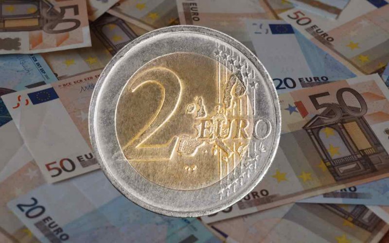 Vazhdon trendi i parave false: Deponohen mbi 2300 euro të falsifikuara në Pro Credit, shumica 2-she