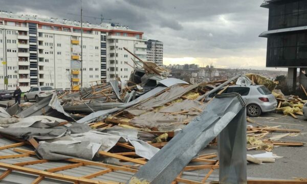Prokuroria nis hetimet për rënien e çatisë së objektit të Komunës së Prishtinës