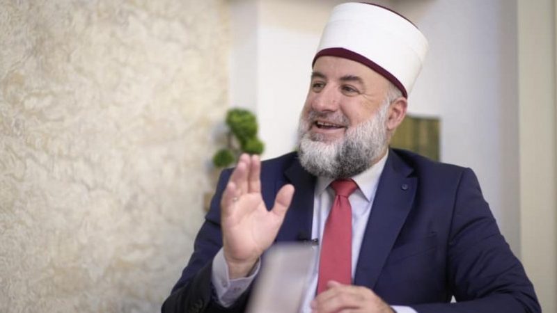 ”Nuk e festojë sepse është festë pagane” – Imami Musliu flet për aktivitetin kundër festimit të Vitit të Ri në xhamin Mati 1