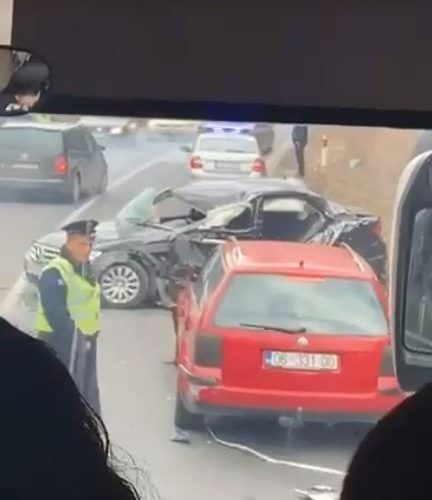 Gjashtë të lënduar nga aksidenti në magjistralen Prishtinë-Gjilan, të përfshira tri vetura dhe një kamion