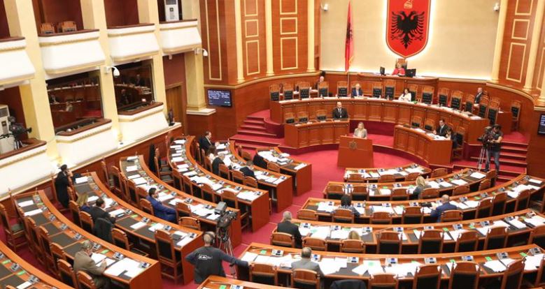 Përjashtohen nga Kuvendi i Shqipërisë 19 deputetë të PD-së