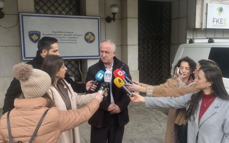 Mitrovica e Veriut dorëzon në KQZ mbi 4 mijë nënshkrimet e peticionit për kryetarët
