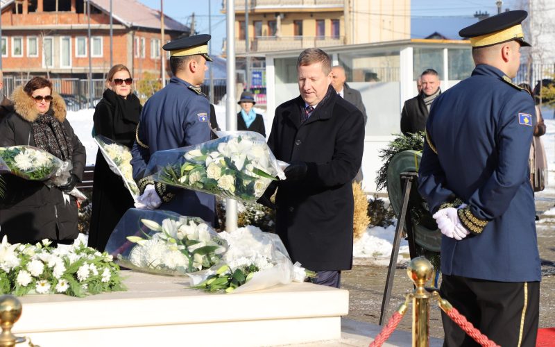 Shefi i BE-së në Kosovë: Rugova do të mbahet mend gjithmonë si njeri i përkushtuar ndaj paqes