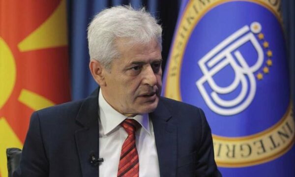 Ali Ahmetit nga Shkupi: Të hiqen kufijtë mes Shqipërisë, Kosovës dhe Maqedonisë