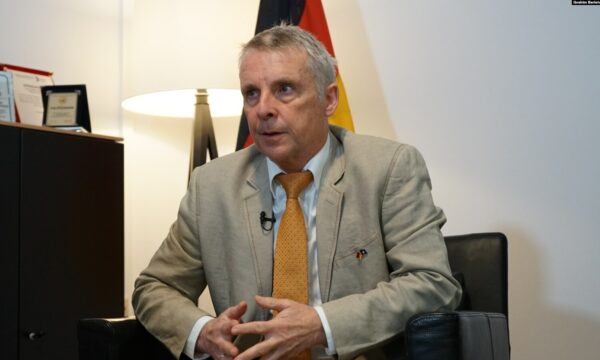 Ambasadori gjerman: Kosova s’përparoi në luftimin e korrupsionit, ndryshe nga Maqedonia dhe Mali i Zi, duhet më shumë ambicie