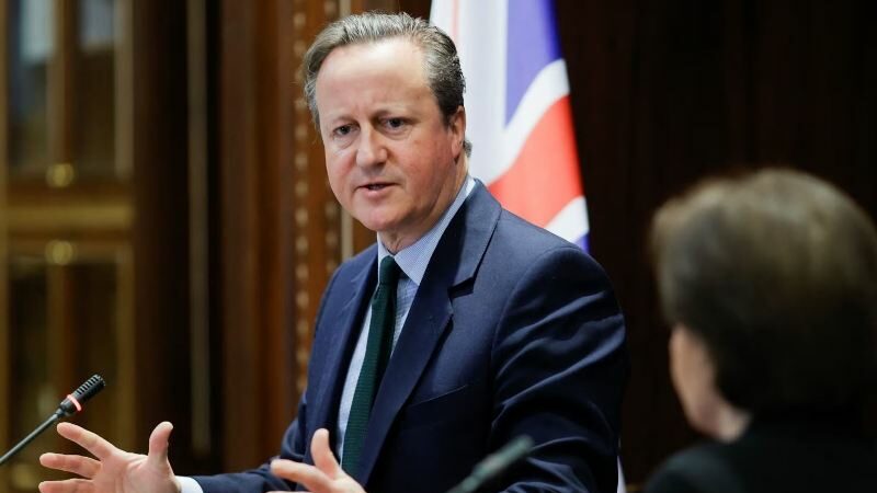 Cameron: Mbretëria e Bashkuar e gatshme të godasë sërish Houthin nëse vazhdojnë sulmet në Detin e Kuq