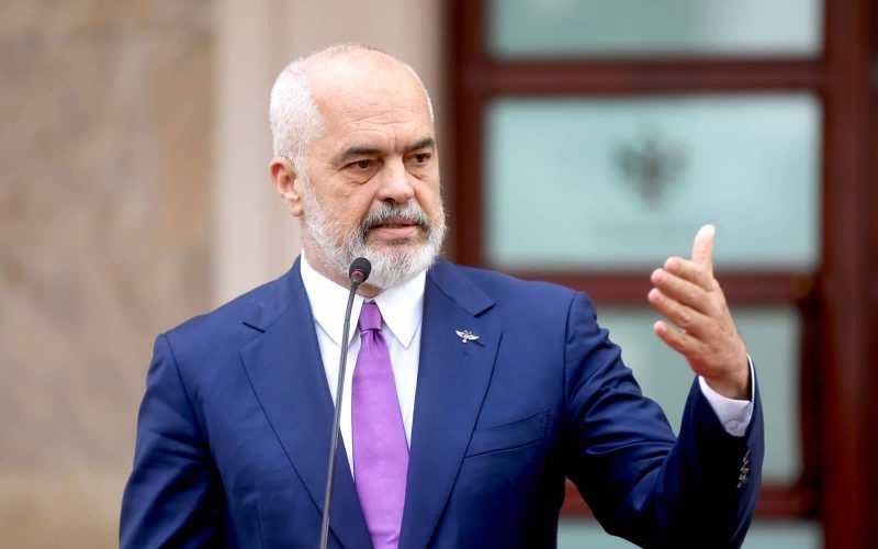 Edi Rama: Paga mesatare e mësuesve do shkojë 950 euro