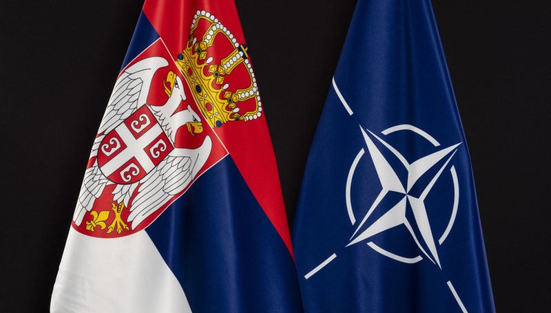 NATO: Rikthimi i shërbimit të detyrueshëm ushtarak është çështje e Serbisë