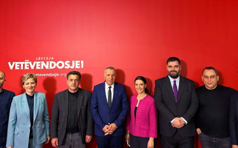 Anëtarë të VV-së takojnë politikanët shqiptarë nga Lugina, i urojnë suksese në zgjedhjet lokale partisë së Kamberit
