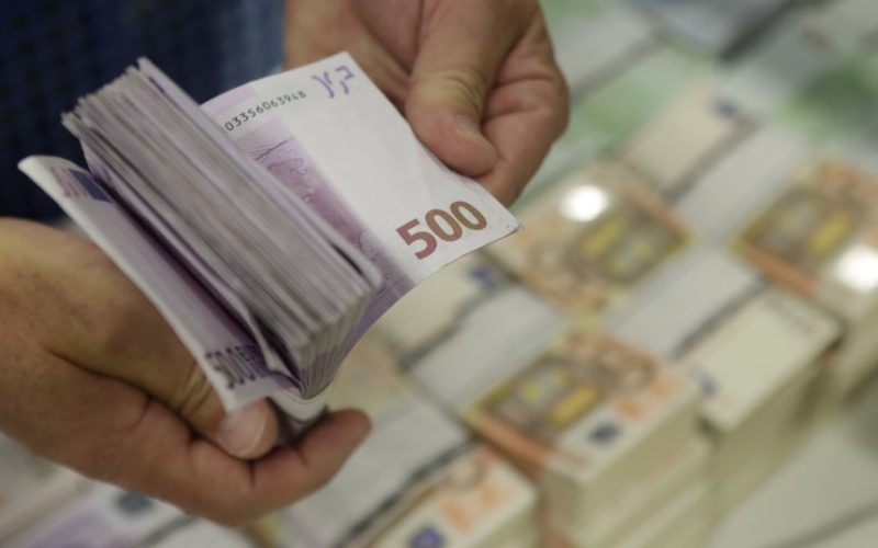 Kredi deri n’fyt: Kosovarët të varur nga bankat