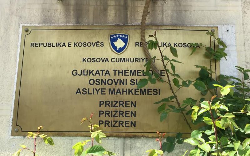 Dënohet me 1 vit burgim 33-vjeçari që ia theu hundën zyrtarit policor në Prizren